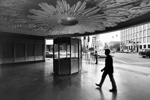 Entry, Wiltern Theatre