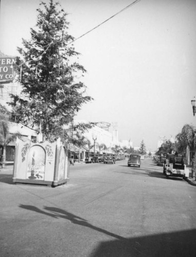 Beverly Hills decorated for Christmas, Santa Monica northeast from Lindon