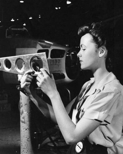 Lenne Gorton, aircraft worker