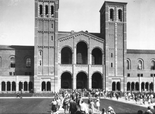 Royce Hall, U.C.L.A. campus, view 19