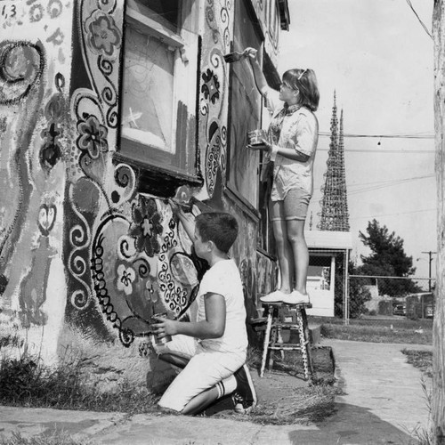 Painting the Community Arts Center, Watts