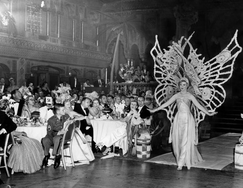 Las Floristas Headdress Ball