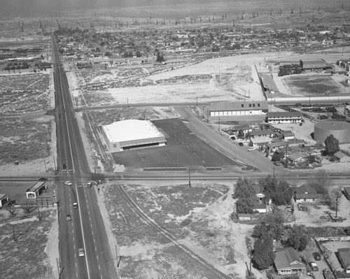 9th Avenue and 10th Street, Taft, looking east