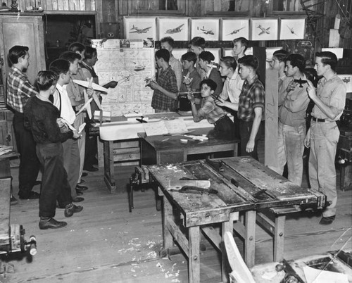 Students make model planes