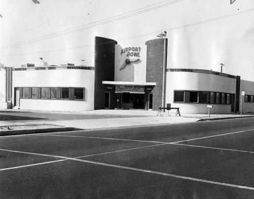 Sixteen-lane bowling alley will open in N.H. tonight