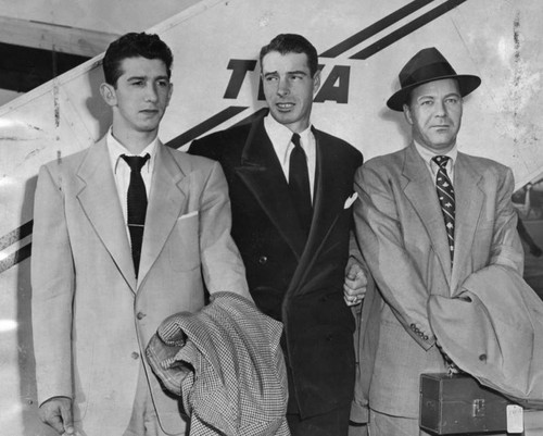 DiMaggio, mates arrive in L.A