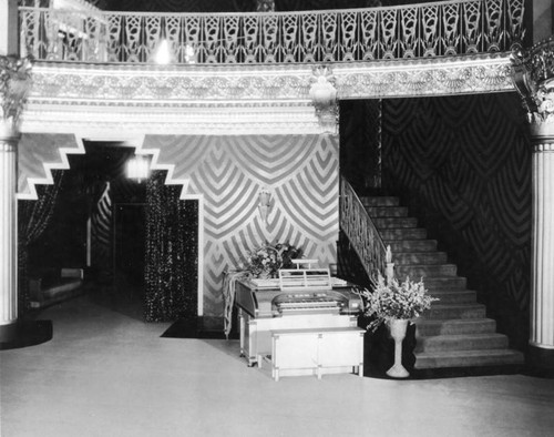 Lobby organ, Fox Wilshire Theater