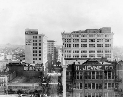 6th Street at Broadway