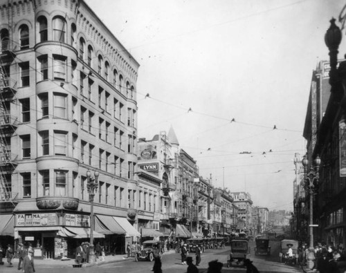 Looking north on Broadway at 2nd St