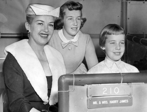 First day fans at opening of Santa Anita track's season