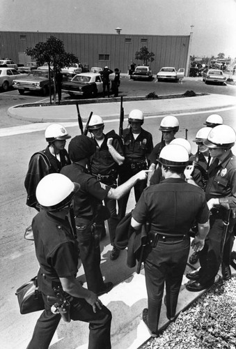 Los Angeles Police Department command post — Calisphere