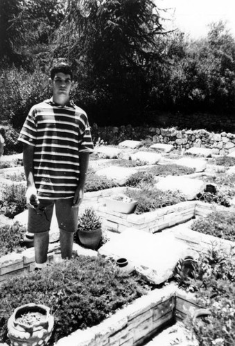 Israeli boy at military cemetery