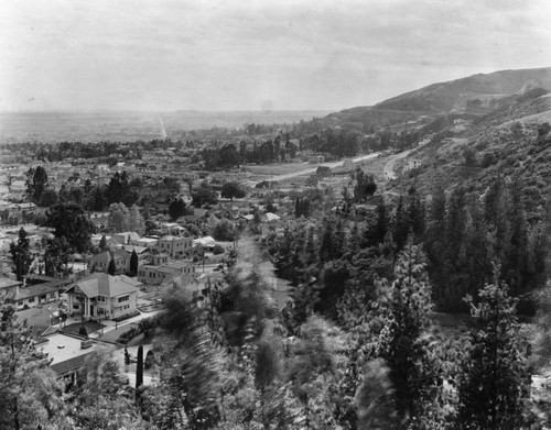 Looking southwest, residential homes in Hollywood