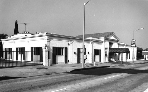 Chasen's prior to demolition, exterior street view