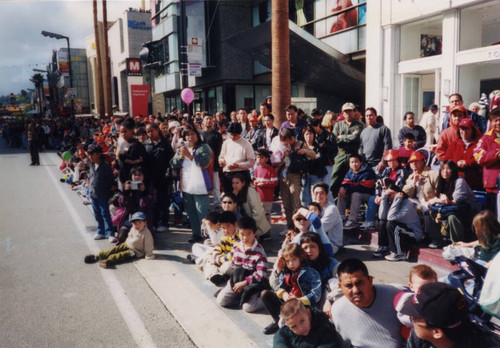 Hollywood Lunar New Year parade crowd