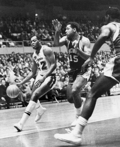 Here's why NBA foes quiver when Elgin Baylor starts to drive