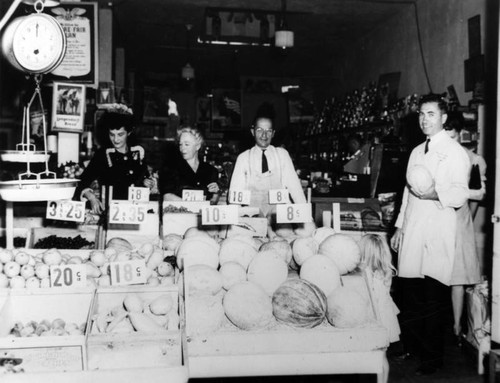 Beachwood Market, fruit displays