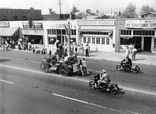 Currie's Ice Cream participates in "Frontier Days" parade