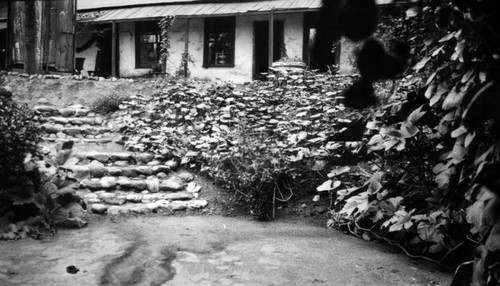 Avila Adobe courtyard, view 8