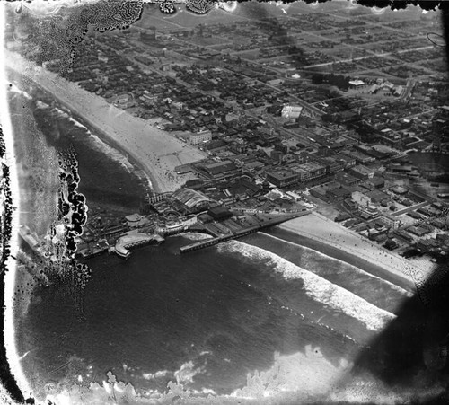 Aerial view of Venice Beach and pier