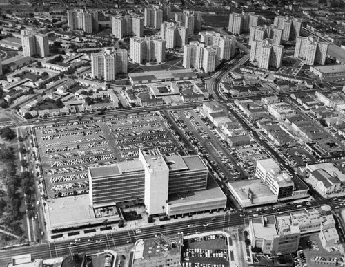 Park La Brea Towers and Wilshire Boulevard