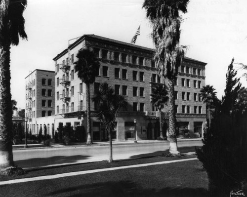 Exterior, Chapman Park Hotel