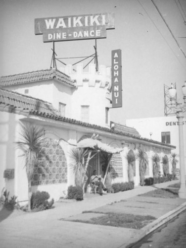 Waikiki restaurant exterior