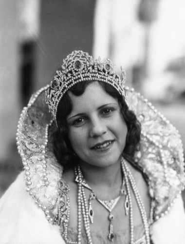 Rose Queen Mary Lou Waddell, view 7