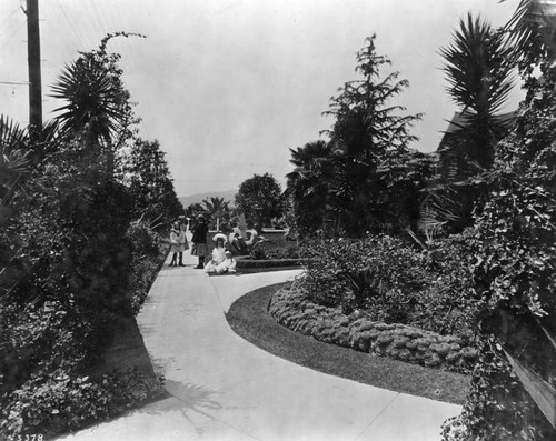 Hollywood Blvd. at Wilcox, looking west