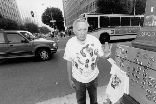 Vendor outside O.J. Simpson trial