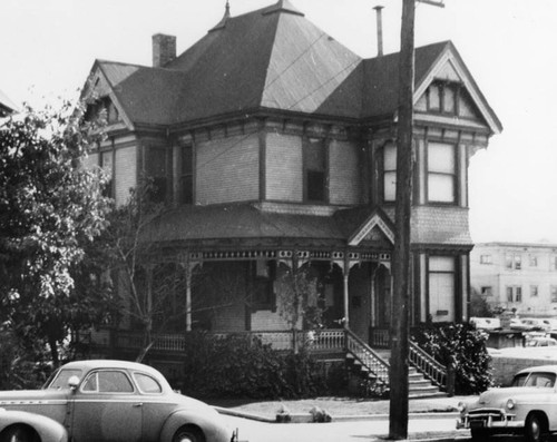 Residence on Grand Avenue, Bunker Hill