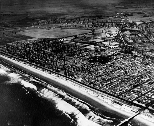 Petroleum field in Huntington Beach, 1929