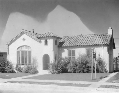 Exterior view, Hyde Park Branch