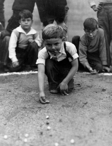 Marble tournament at the playground