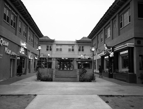 Chung King Court in New Chinatown