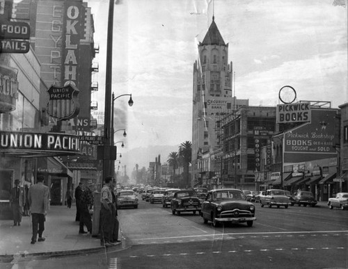 Hollywood Boulevard, looking west