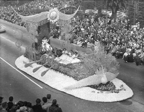 Rose queen float