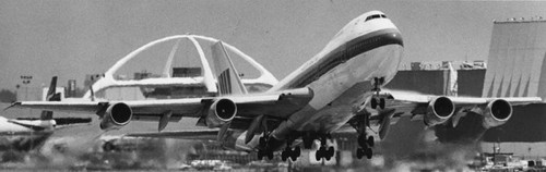 United Airlines flight at LAX