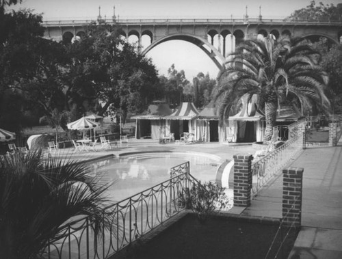 Vista del Arroyo Hotel pool and cabanas in front of the Colorado Street Bridge