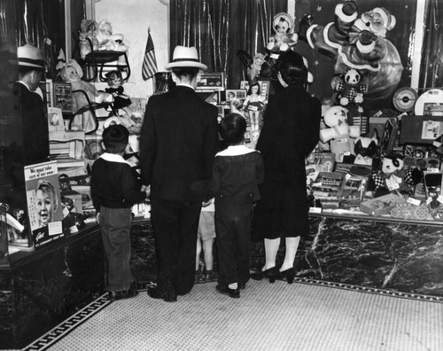 Christmas shopping, 1941