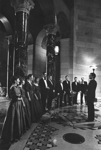 Tallis Scholars sing in City Hall rotunda