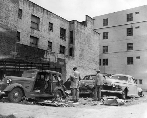 Old cars used as sleeping quarters