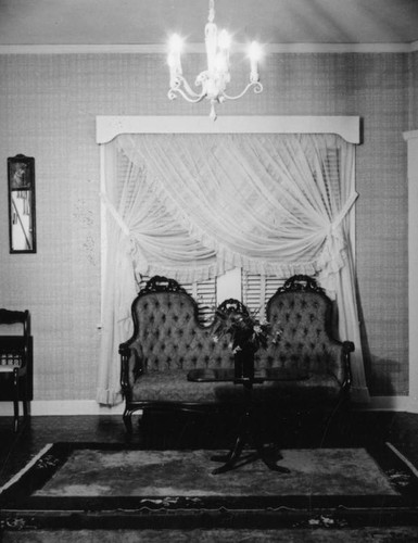 Schultheis' living room, settee and rug