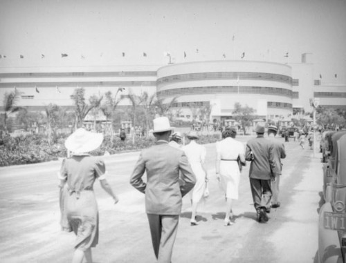 Groups walk to Hollywood Park