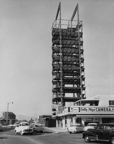 Los Angeles Federal Savings and Loan under construction