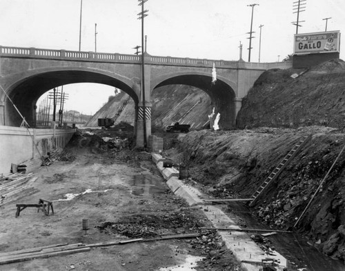 Ramona Freeway construction at Macy St. Bridge