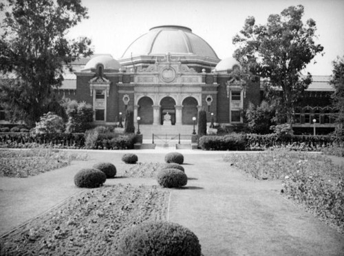 Rose Garden and Los Angeles County Museum of History, Science, and Art in Exposition Park