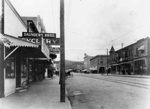 Greenleaf Avenue, Whittier