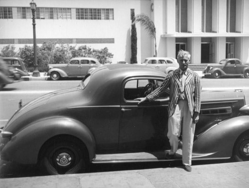 Herman Schultheis in front of NBC Radio City