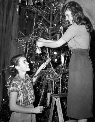 Yule festivities held at municipal playgrounds